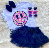 1 left! Y/Med~Graphic Tee~Distressed Smiley Daisy~Pink